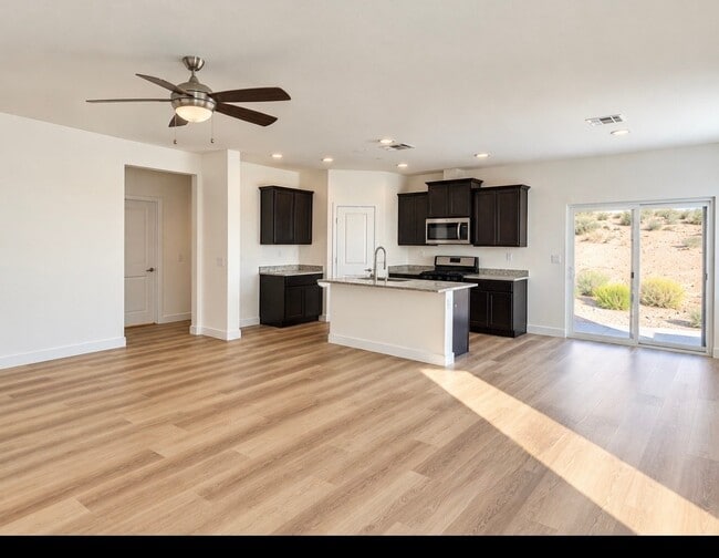 Building Photo - 16835 Desert Star St