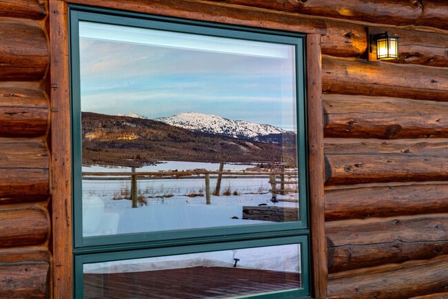 Building Photo - 1330 Larsen Ln