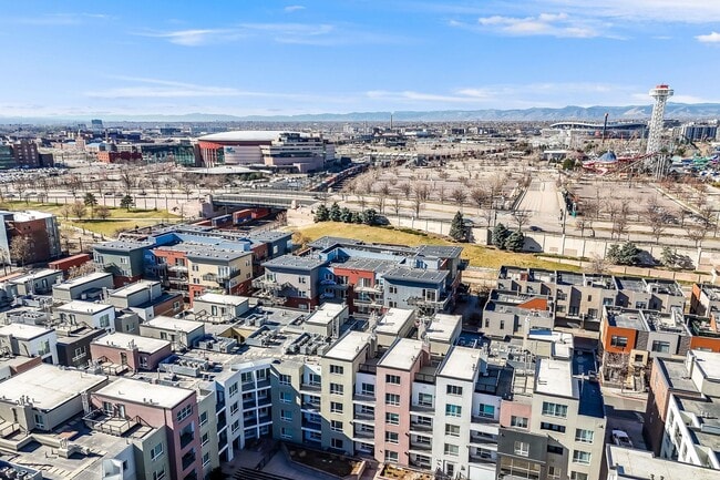 Building Photo - 1BD, 1BA Downtown Denver Condo with Garage...