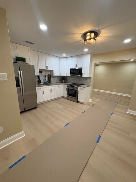 Building Photo - 908 N Clark Ln