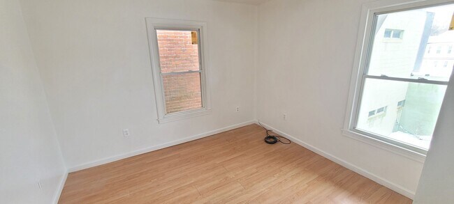 Building Photo - 53 Center St