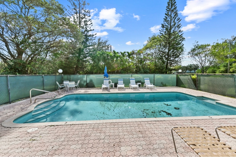 Building Photo - 3910 Crystal Lake Dr