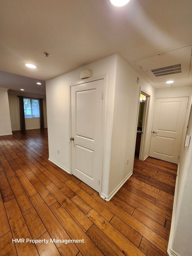 Building Photo - 2 bed 2.5 bath condominium at Lake at Waln...