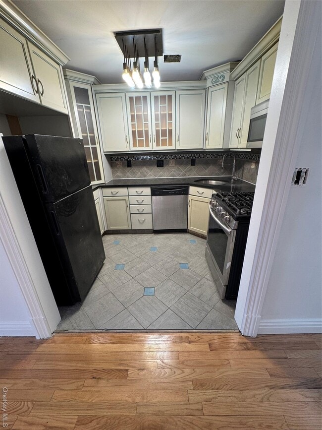 Building Photo - 103-14 169th St