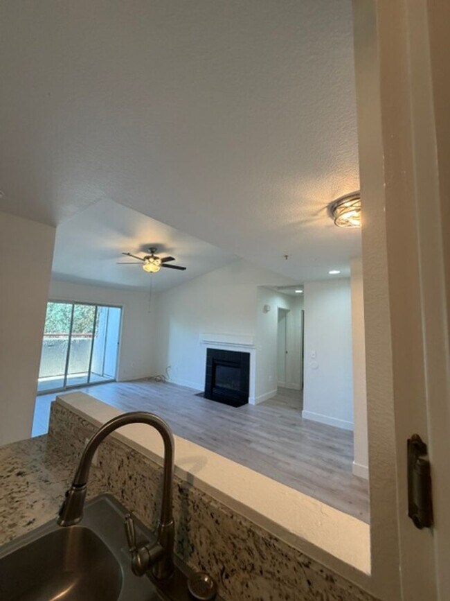 Building Photo - Very Nice 2 Bedroom and 2 Bathroom Apartment $2,425 + $125.00 WSG