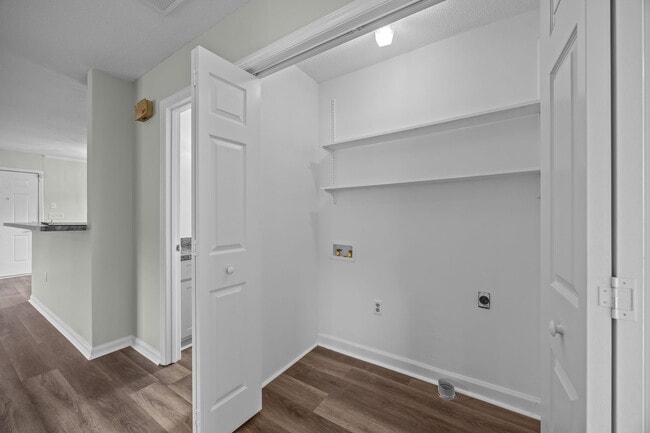 Building Photo - 904 Jennifer Ln