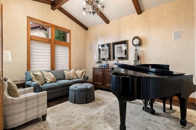 Building Photo - Beautiful 4 bedroom 3.5 bath alongside the Wasatch Mountains!