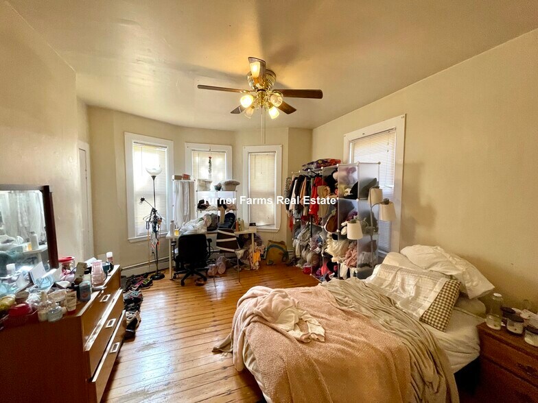 Primary Photo - 19 Sachem St