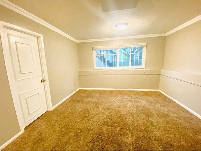 Building Photo - 7936 Lee Ave N