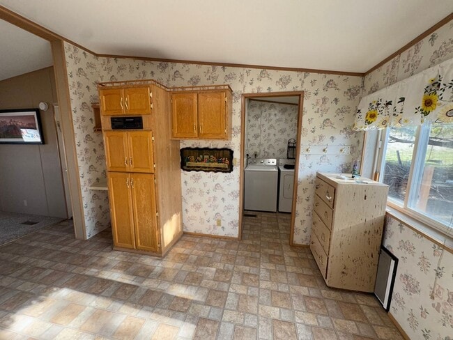 Building Photo - Comfortable 2-Bed, 1-Bath Home in Reed Point – RV Park Location