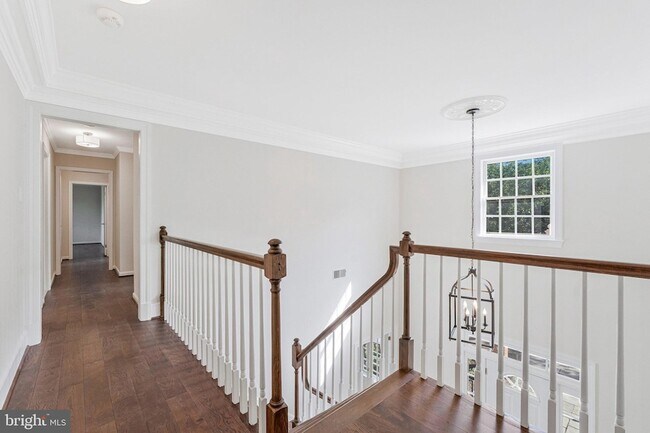 Building Photo - 10034 Scenic View Terrace