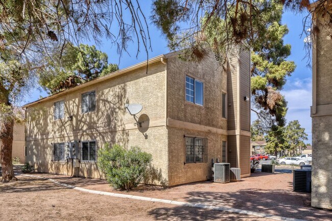 Building Photo - Move-In Ready 2-Bedroom with Cozy Fireplace!