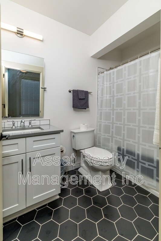 Building Photo - 1110 Franck St