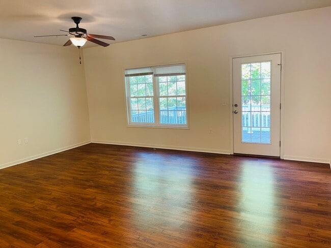 Building Photo - Two Master Suite Apartment Townhouse