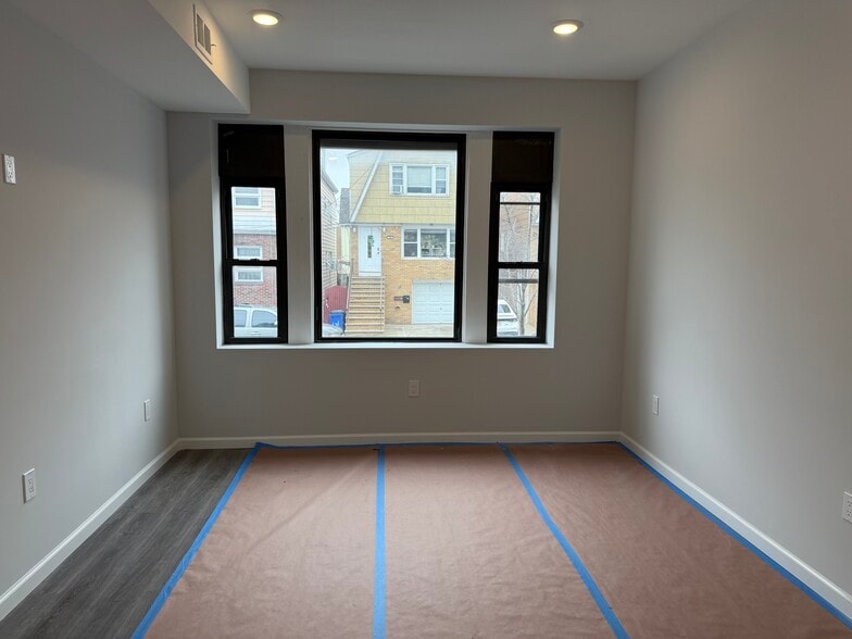 Dining Room - 37 6th St