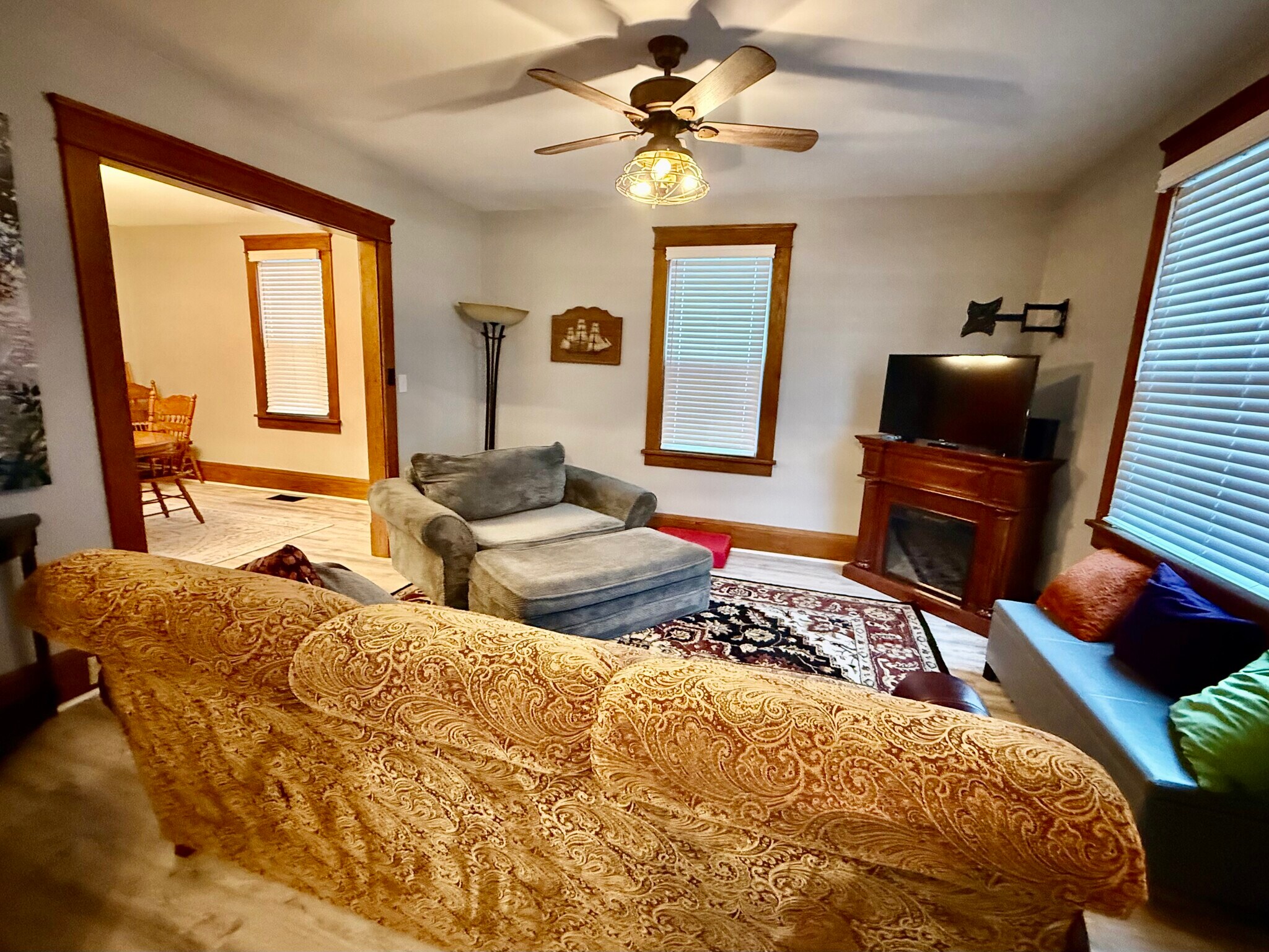 Building Photo - 852 Aetna St