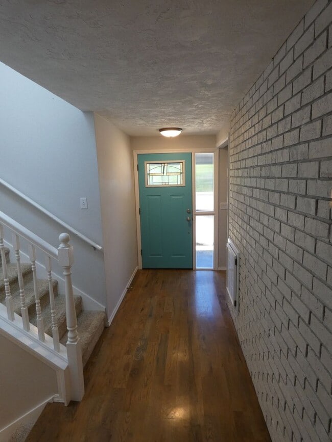 Building Photo - High Quality - Great Neighborhood
