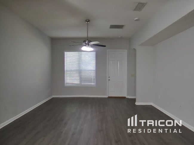 Building Photo - 2877 Centerwood Dr N