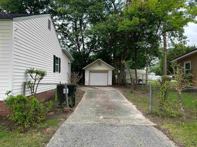 Building Photo - 617 Miller Dr