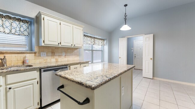 Building Photo - 525 Mustang Ridge Dr