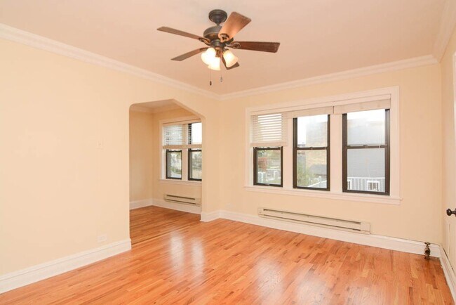 Building Photo - 4742 N Hermitage