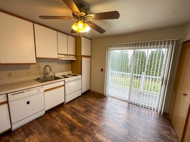 Building Photo - 2029 Green Valley Dr