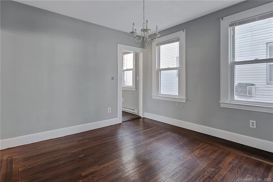 Building Photo - 107 Davis st