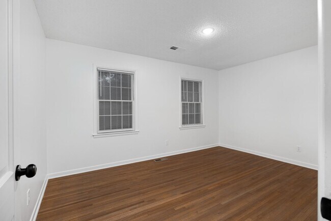 Building Photo - Recently renovated home in Whitehaven