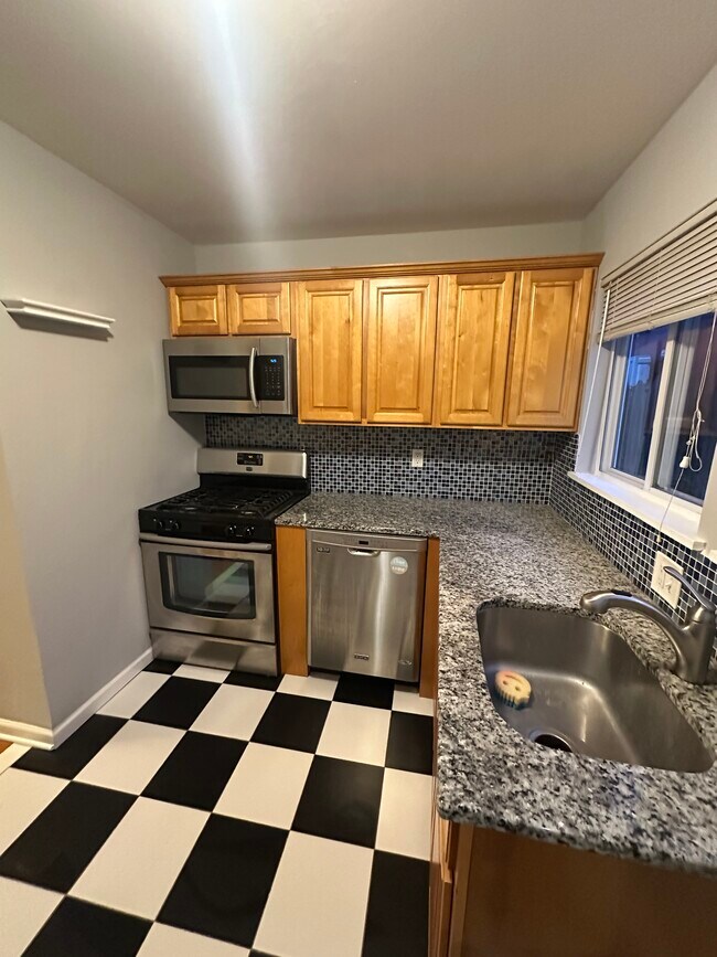 Building Photo - 1413 E Berks St