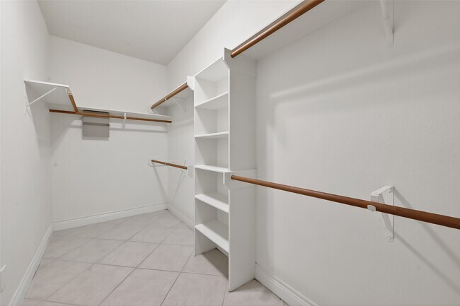 Building Photo - 19715 Azalea Brook Way