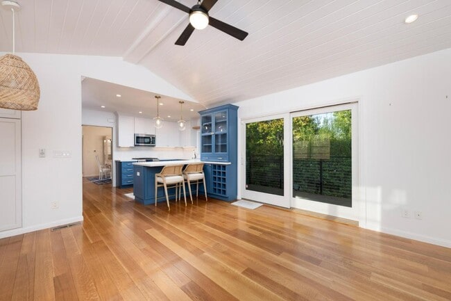 Building Photo - 815 Harvard Rd