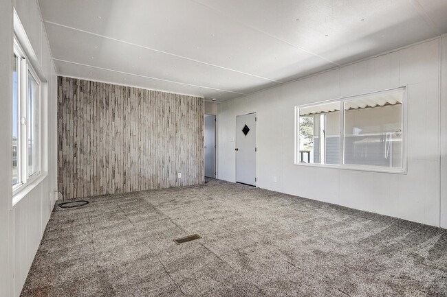 Building Photo - 7112 Pan American Fwy NE