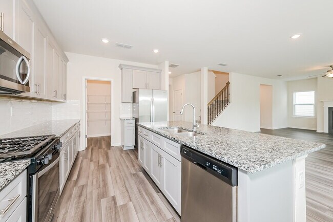 Building Photo - 5834 Un Grv Dr