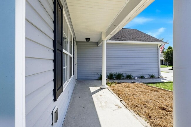 Building Photo - 215 Gardenview Ct NE