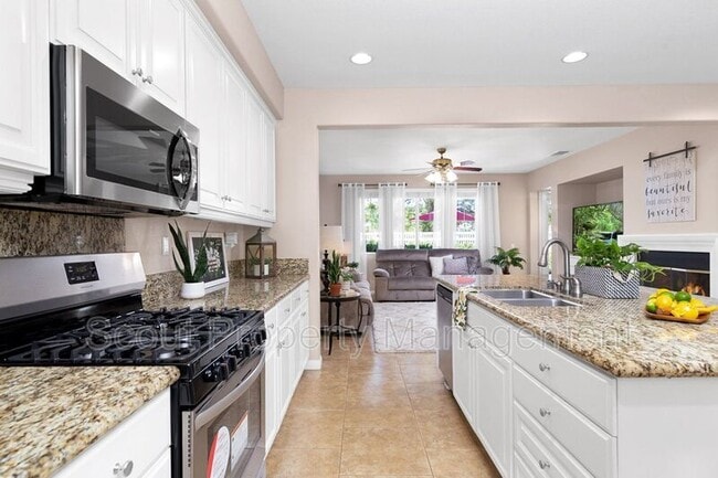 Building Photo - 40281 Salem Way