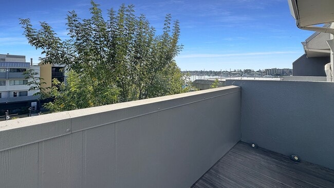 Building Photo - Waterfront Living in the Heart of Jack London Square