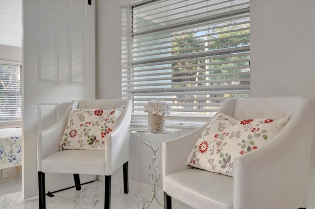 Building Photo - 4213 E Yukon St