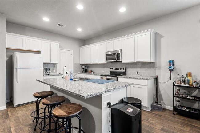 Building Photo - 129 Jubilee Dr
