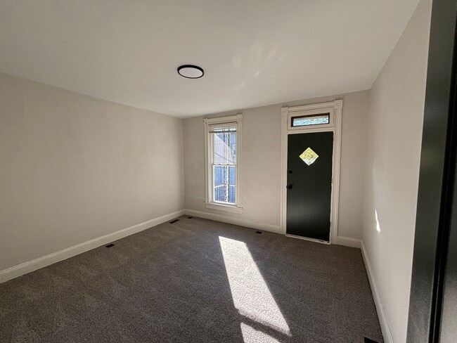 Building Photo - Newly Renovated 4BR/2BA Family Home in Win...