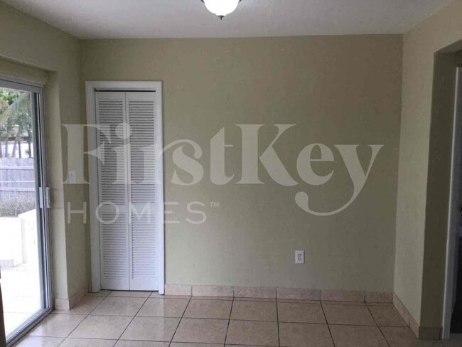 Building Photo - 18000 NW 6th Ct