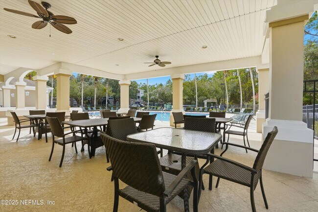 Building Photo - 10550 Baymeadows Rd