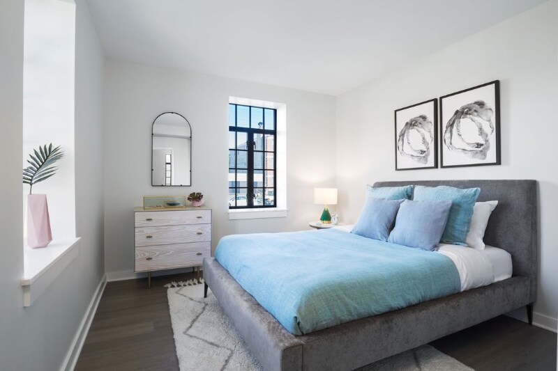 Building Photo - 1998 W Diversey Pkwy