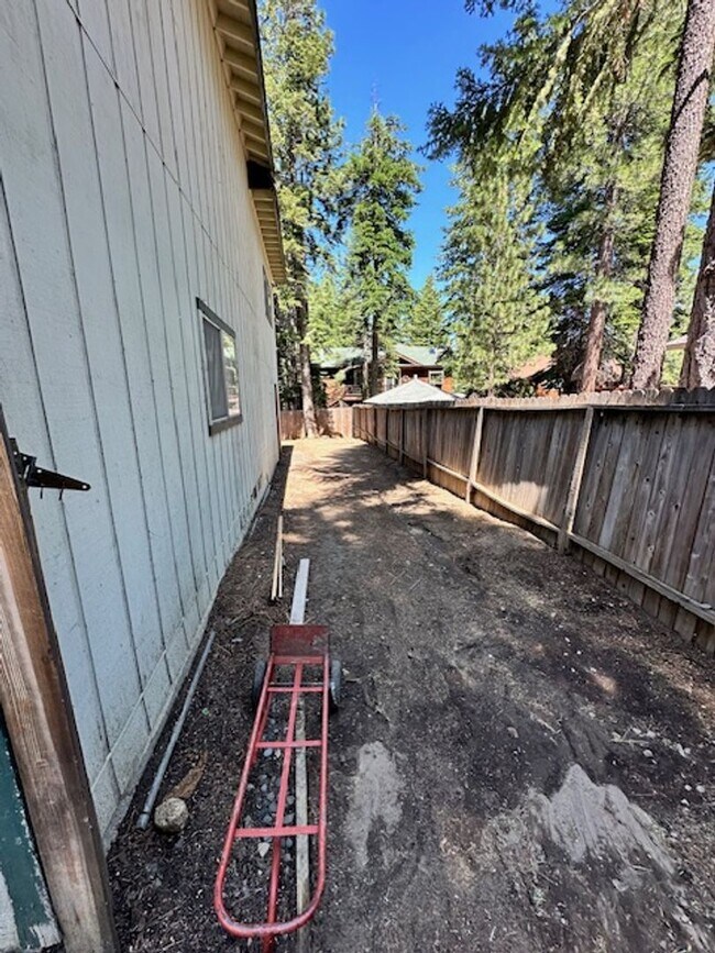 Building Photo - Newly updated pet friendly 4Bd 3Ba home! C...