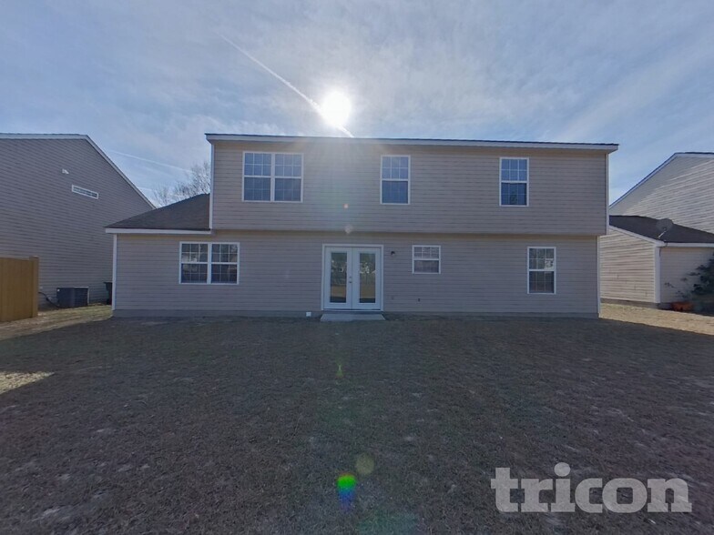 Building Photo - 732 Elderberry Ln