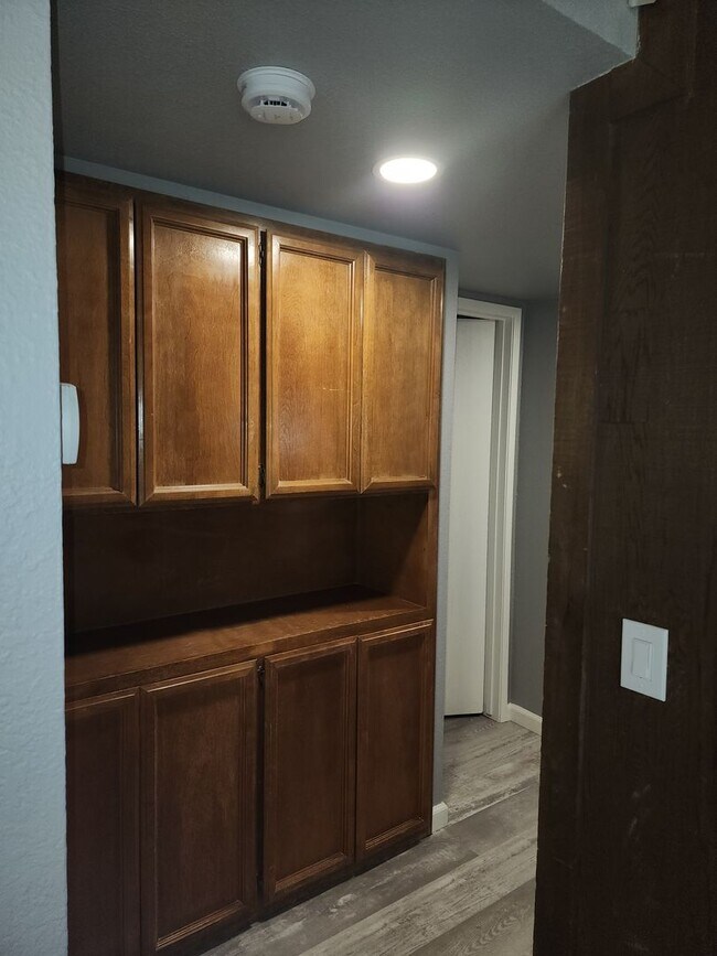 Building Photo - 8616-8618 La Riviera Dr