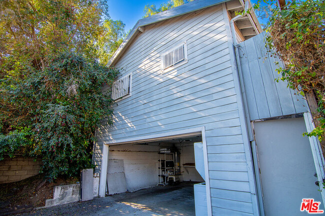 Building Photo - 1942 Preuss Rd