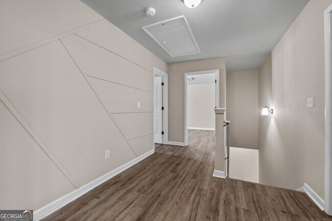 Building Photo - 475 Louise Way