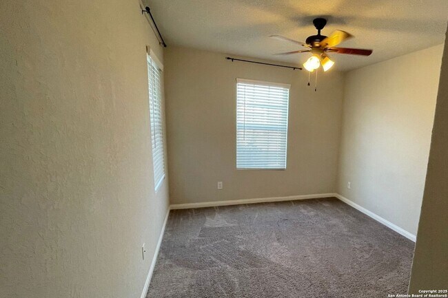 Building Photo - 1043 Raceland Rd