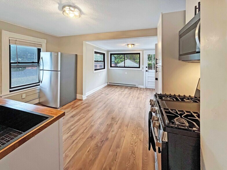 Gas Stove - 111 Belden St