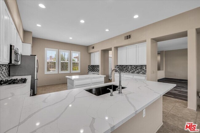 Building Photo - 40808 Eastwood Ln